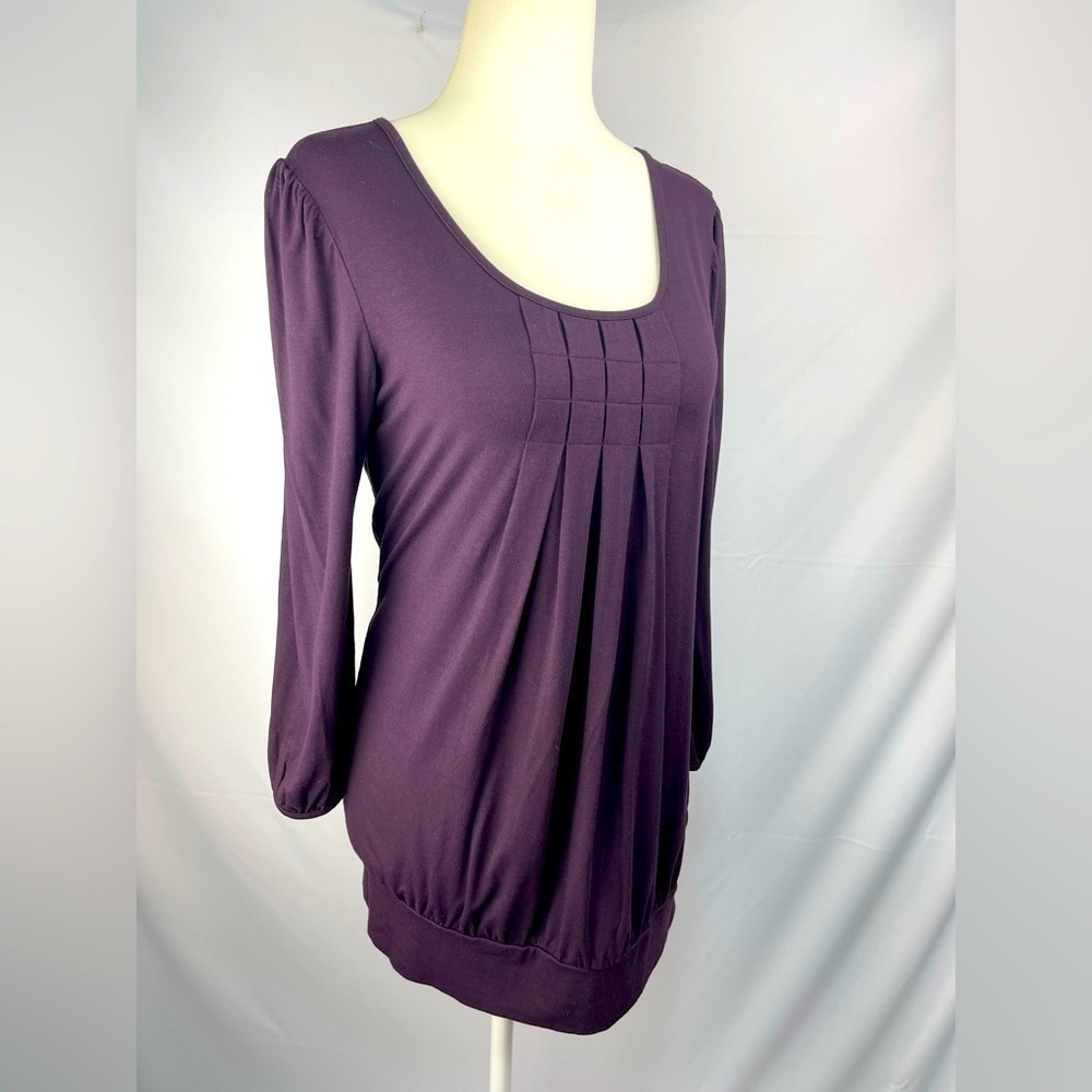 Banana Republic purple knit pull over 3/4 sleeve pleated top. Women’s size S